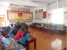2016年1月扎拉村在村文化室組織開展小學生寒假假期培訓班