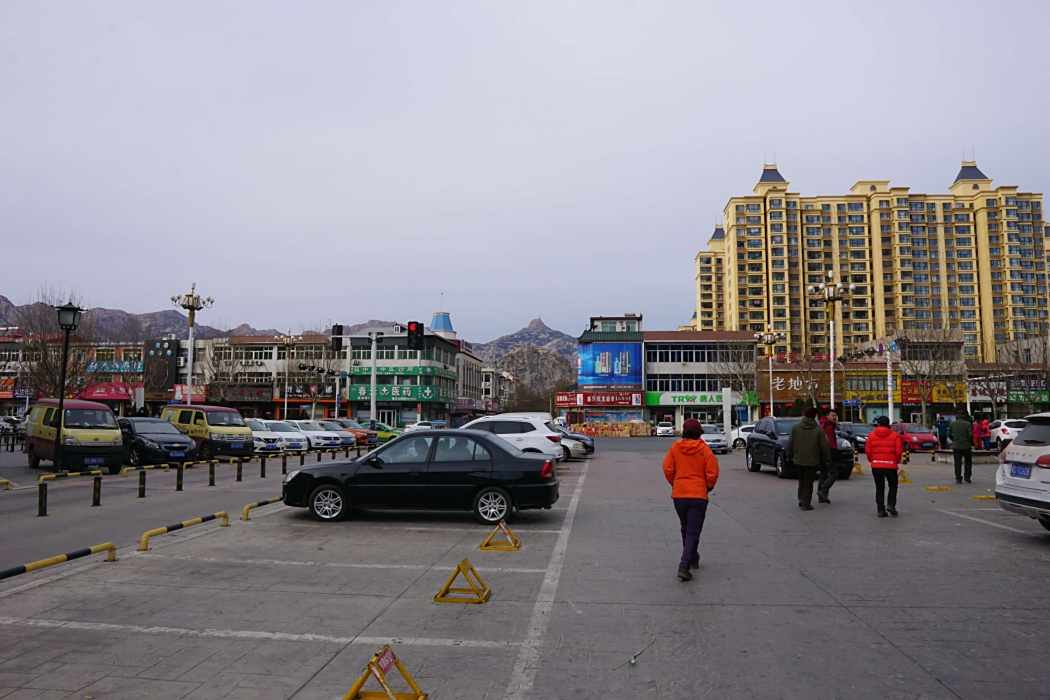 龍回三街