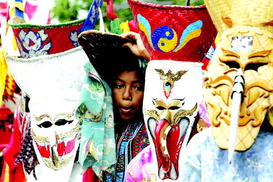 黎府丹賽鎮，村民在遊行慶祝“鬼節”