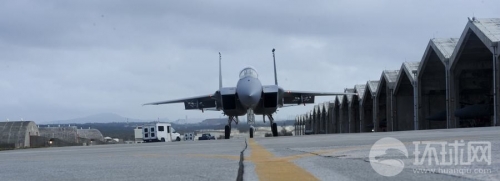 目前嘉手納空軍基地的主力是F-15戰鬥機