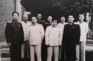 1965年空軍黨委常委合影（前排右一為劉震）