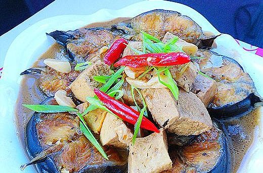 鯰魚燉凍豆腐