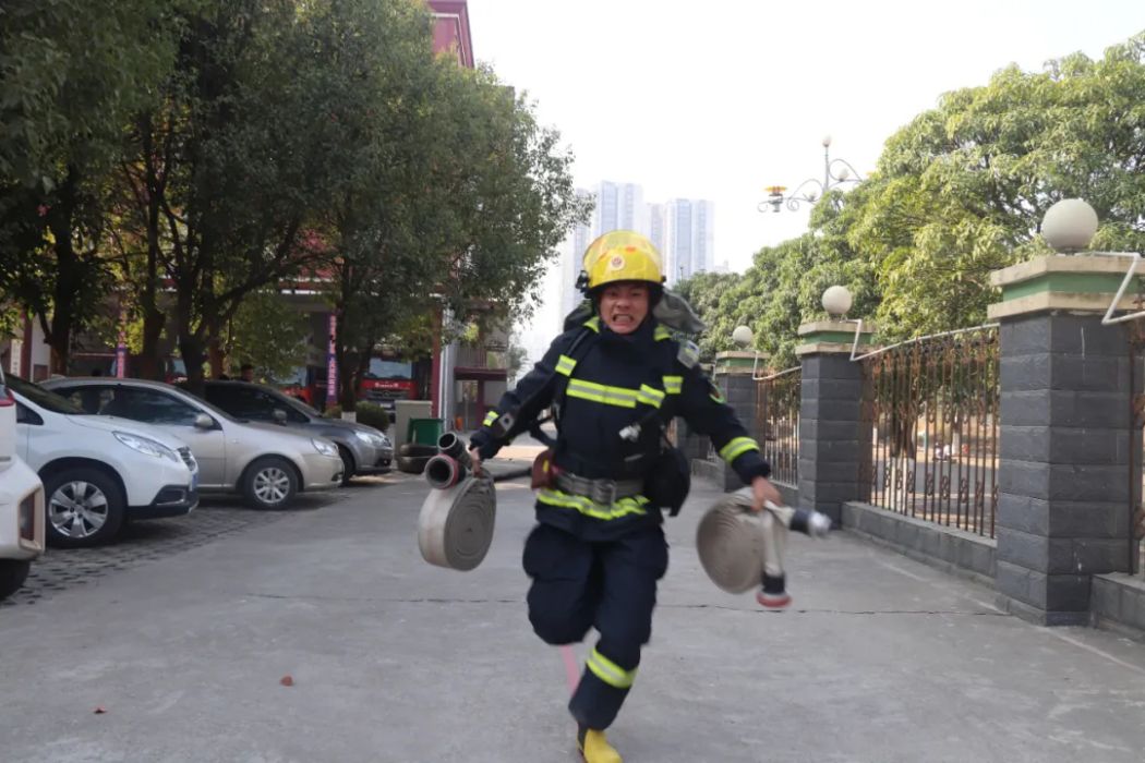 羅明望(廣西來賓消防員) 羅明望(廣西來賓消防員)