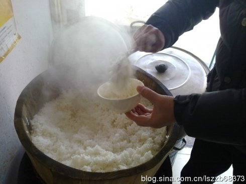 用飯甑蒸熟的米飯