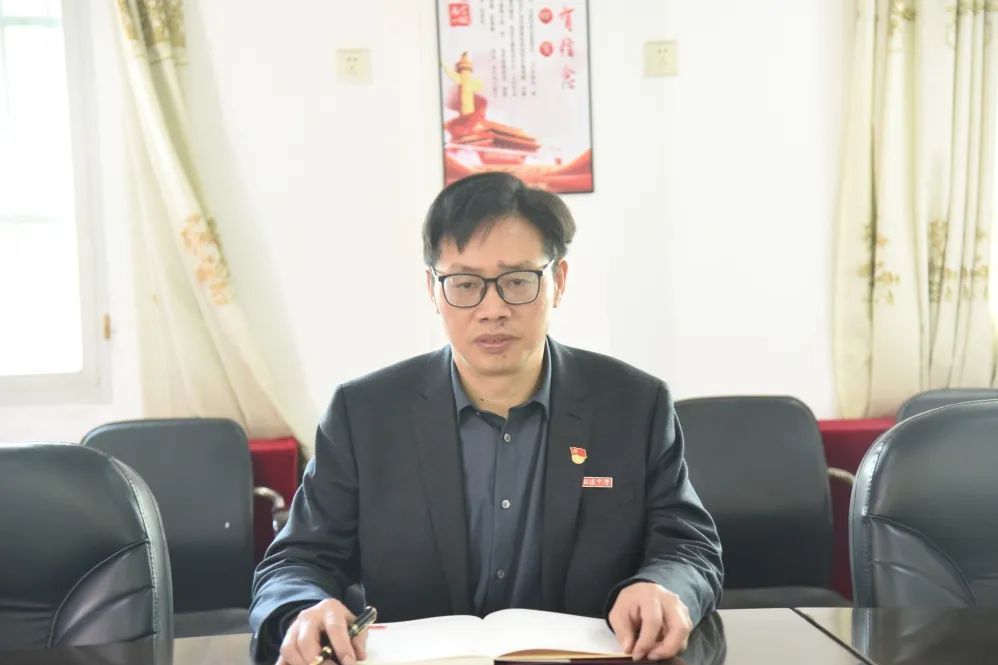鄭海濱(泉州市安溪縣銘選中學校長) 鄭海濱(泉州市安溪縣銘選中學校長)