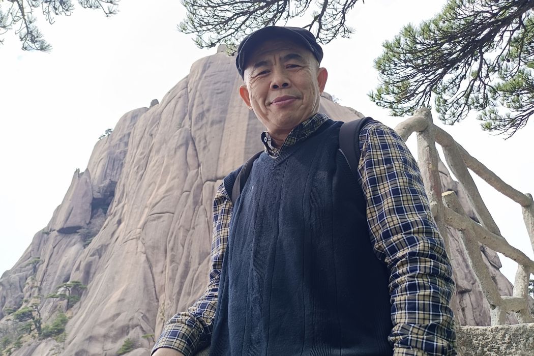 龔建勇(景德鎮陶瓷大學教授，中國美術陶藝大師)