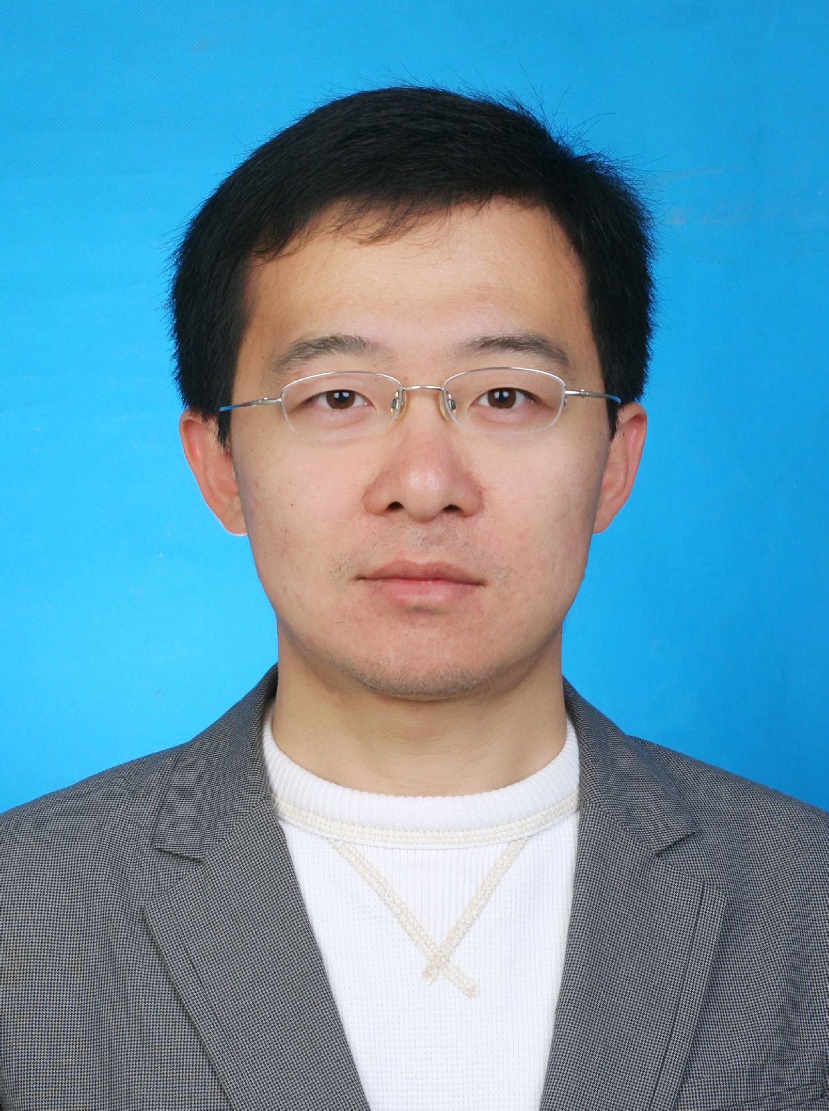 繆峰(南京大學物理學院教授、博士生導師)