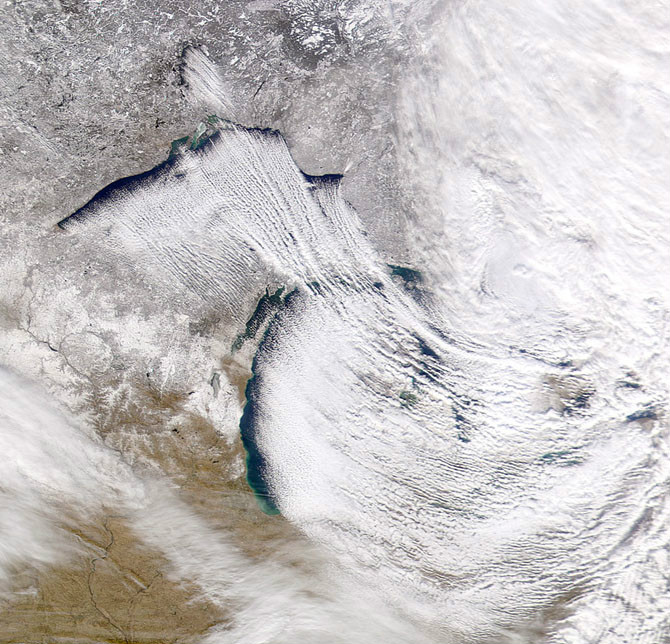 大湖效應（“海星”衛星於2000年12月拍攝）