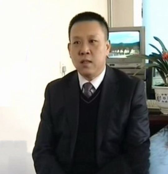 鄭曉冬(原孫吳縣統計局局長) 鄭曉冬(原孫吳縣統計局局長)
