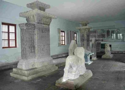 嘉祥現存距今1700多年的漢代石雕
