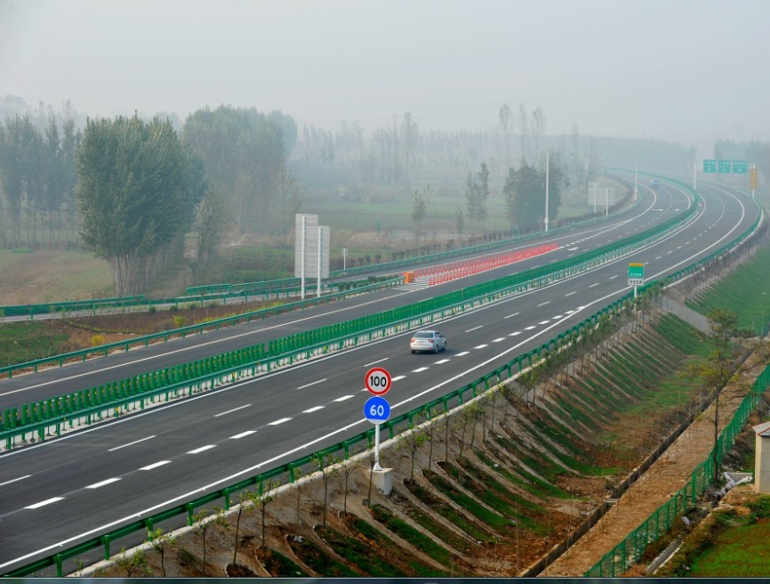 通往隴縣的寶漢高速