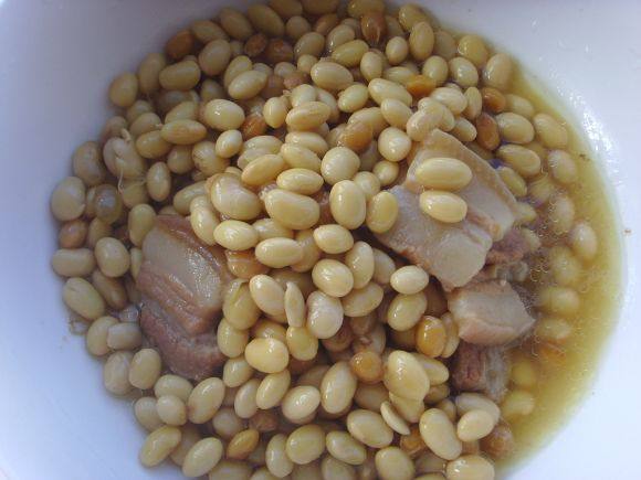鹹豬腿肉燉黃豆