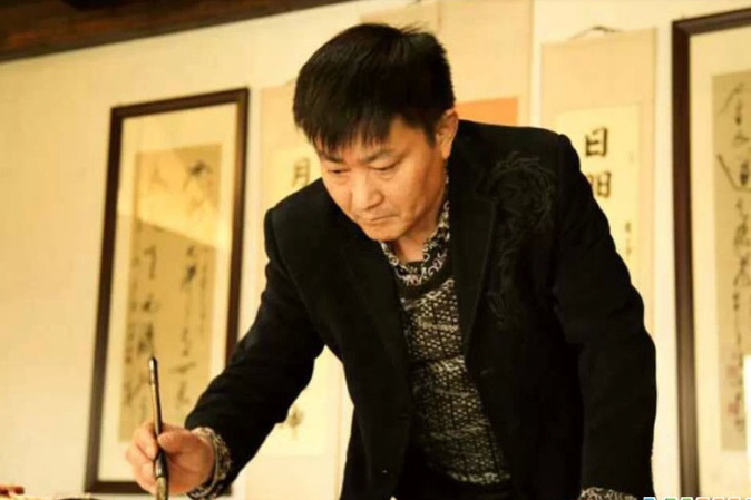 吳傳平(中國新安畫派藝術家,擅長花鳥畫與山水畫) 吳傳平(中國新安畫派藝術家,擅長花鳥畫與山水畫)