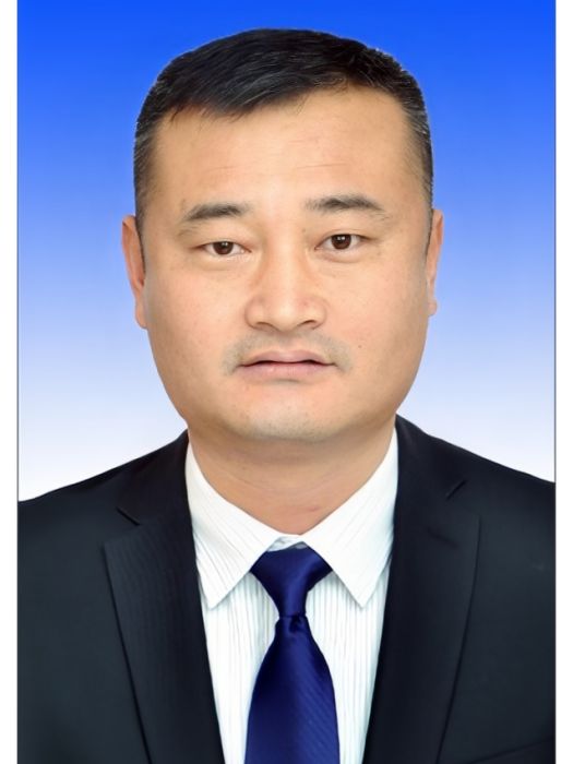 徐忠(新疆維吾爾自治區阿克蘇地委委員、行署常務副專員) 徐忠(新疆維吾爾自治區阿克蘇地委委員、行署常務副專員)