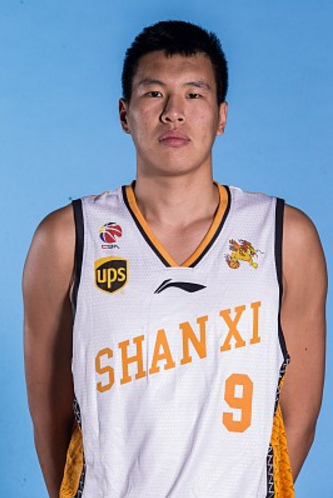 閆鵬飛(中國籃球運動員)