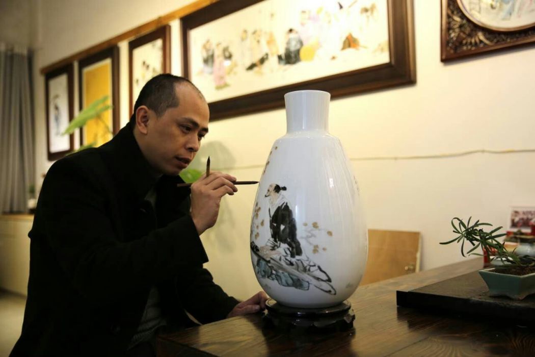 鄒展(江西省高級工藝美術師) 鄒展(江西省高級工藝美術師)