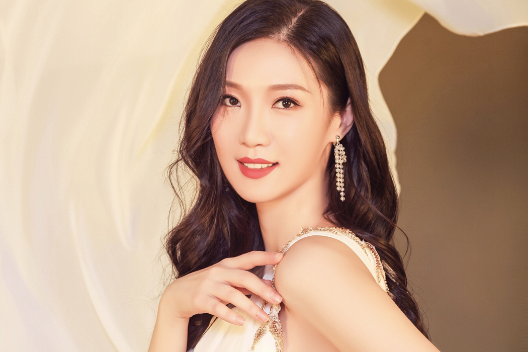 胡靜(中國女歌手) 胡靜(中國女歌手)