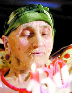 喬治亞老婦過130歲生日欲申報最長壽記錄