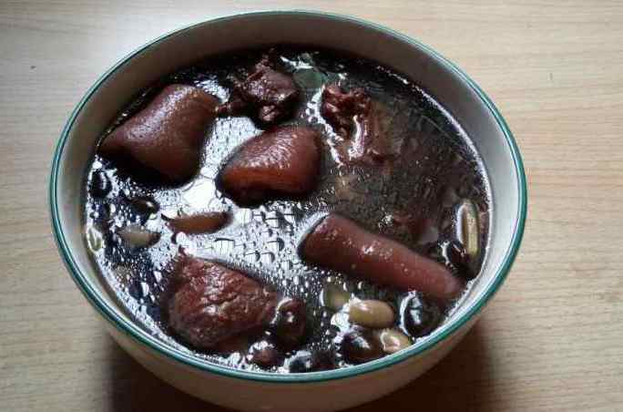 黑豆豬尾湯 黑豆豬尾湯