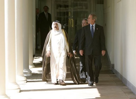 薩巴赫四世與美國總統小布希在白宮