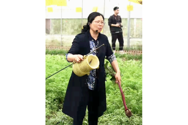 孫春梅(第十四屆全國人大代表,南通市通州區東社鎮開心田園生態農場總經理) 孫春梅(第十四屆全國人大代表,南通市通州區東社鎮開心田園生態農場總經理)