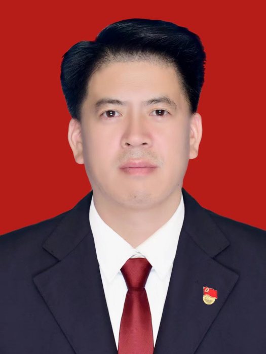 周鵬(湖南省懷化市漵浦縣工業和信息化局黨組書記、局長) 周鵬(湖南省懷化市漵浦縣工業和信息化局黨組書記、局長)