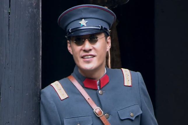 劉文釗(抗戰劇《虎刺紅》中由演員于震飾演的角色) 劉文釗(抗戰劇《虎刺紅》中由演員于震飾演的角色)