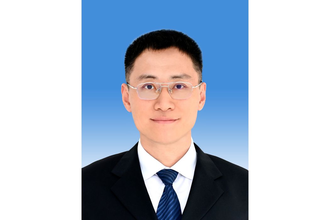 李晨陽(新疆維吾爾自治區阿克蘇地委副書記、行署常務副專員,庫車市委書記) 李晨陽(新疆維吾爾自治區阿克蘇地委副書記、行署常務副專員,庫車市委書記)