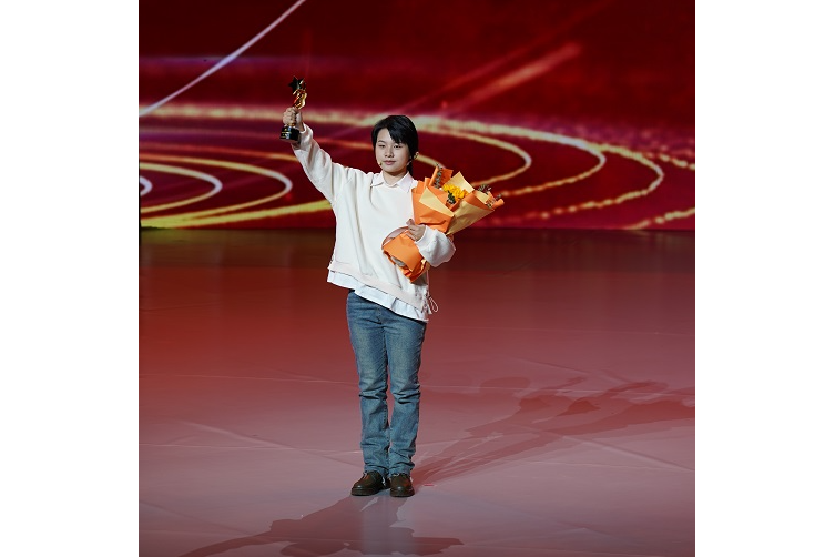 李堯(清華大學美術學院學生,重慶市首屆殘疾人十大榜樣人物) 李堯(清華大學美術學院學生,重慶市首屆殘疾人十大榜樣人物)