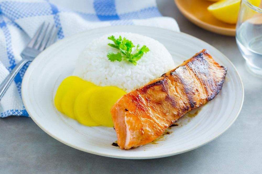 三文魚飯 三文魚飯