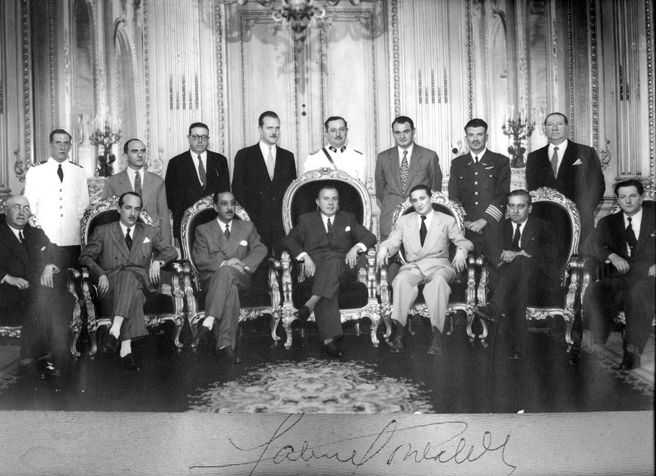 岡薩雷斯·魏地拉總統和他的內閣成員