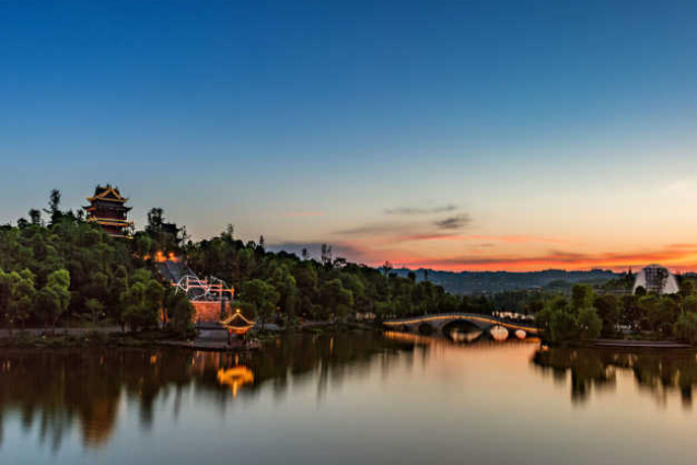 秀湖(寧波餘姚市天下玉苑景區內水體) 秀湖(寧波餘姚市天下玉苑景區內水體)