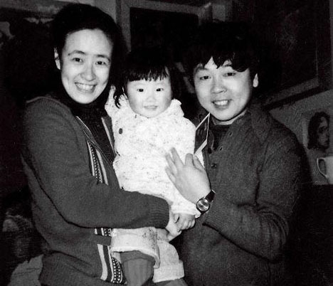 與前妻李新、女兒（1981）