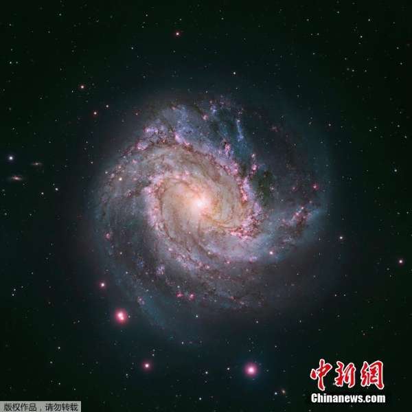 M83(位於長蛇座的漩渦星系)
