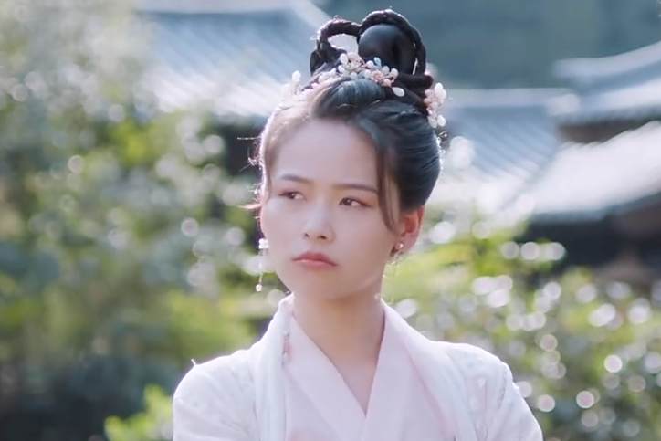 昭月(微短劇《過招》中的角色) 昭月(微短劇《過招》中的角色)
