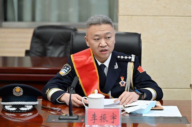 李振宇(成都市公安局高新區分局網路安全保衛大隊大隊長、警務技術一級主管) 李振宇(成都市公安局高新區分局網路安全保衛大隊大隊長、警務技術一級主管)