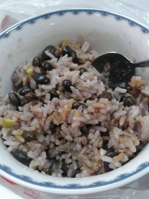 黑豆飯 黑豆飯
