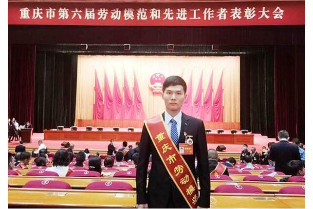 高平(重慶中車長客軌道車輛有限公司工班長) 高平(重慶中車長客軌道車輛有限公司工班長)