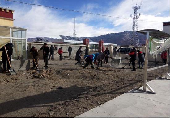 2016年3月東汝鄉幹部職工對周邊環境進行環境整治