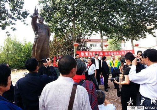 紀念毛澤東誕辰120周年銅像
