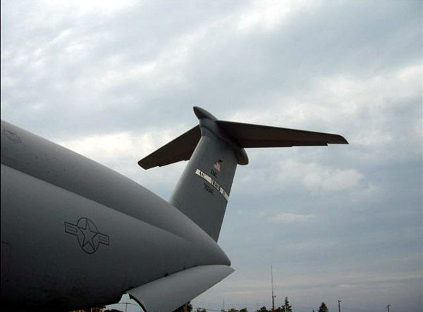 美軍c-5銀河戰略運輸機的t型尾翼