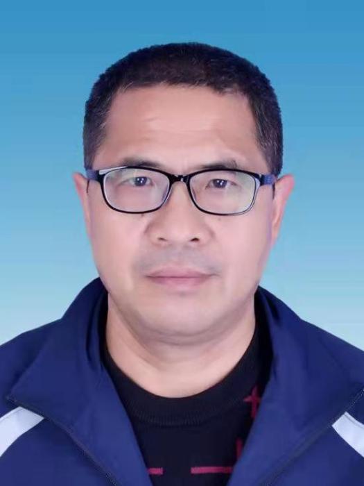 楊雄(湖北省當陽市交通運輸局黨組成員、副局長) 楊雄(湖北省當陽市交通運輸局黨組成員、副局長)