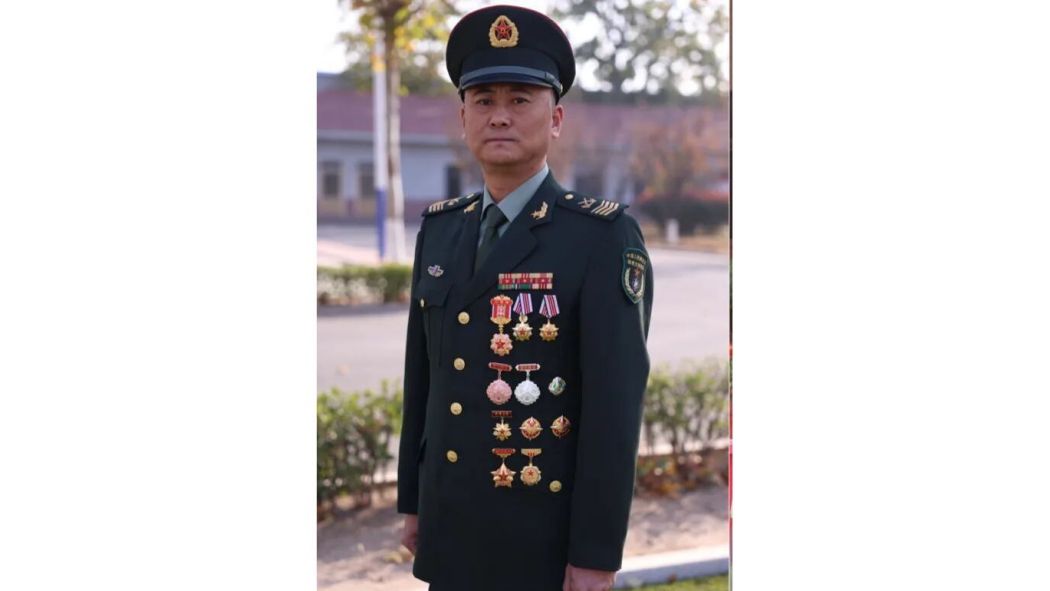 劉玉龍(中國人民解放軍信息支援部隊某部原一級軍士長) 劉玉龍(中國人民解放軍信息支援部隊某部原一級軍士長)
