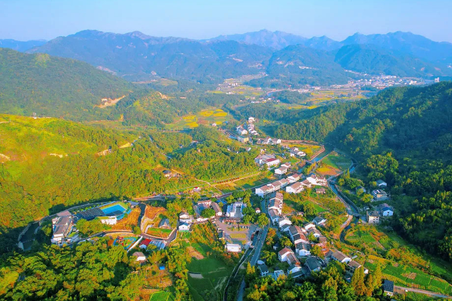 嶺根村(浙江省溫州市平陽縣鰲江鎮下轄行政村)