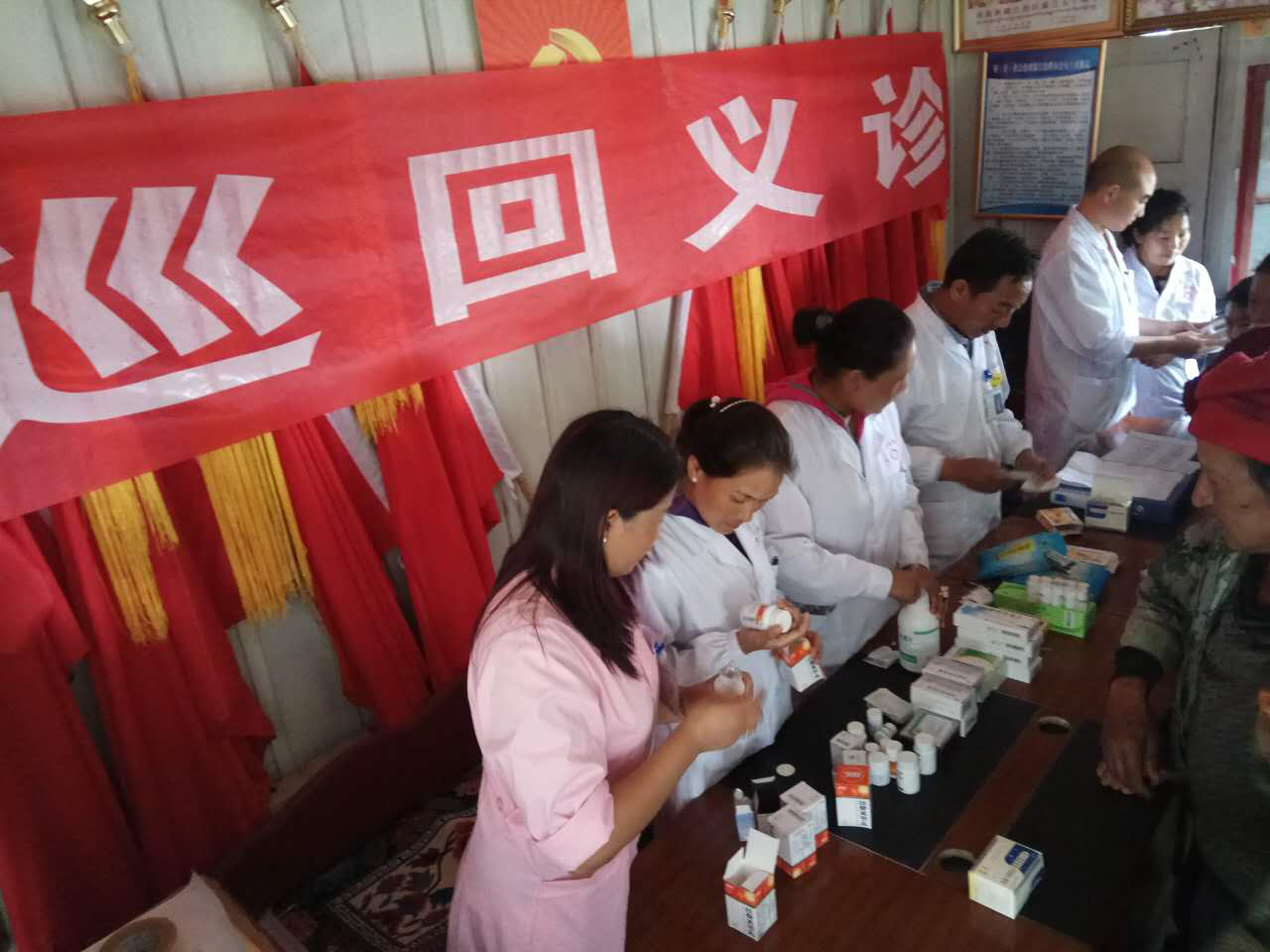 2017年6月24日墨脫縣衛生服務中心在易貢白村開展免費義診