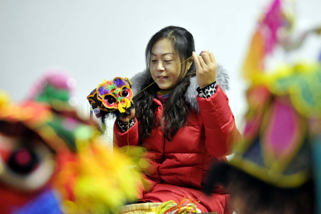 張梅(郯城傳統手工刺繡非遺傳承人) 張梅(郯城傳統手工刺繡非遺傳承人)