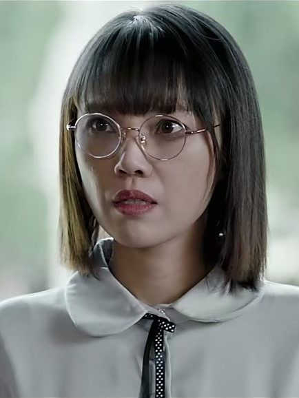 唐薇(電影《古鎮迷案》中的角色) 唐薇(電影《古鎮迷案》中的角色)