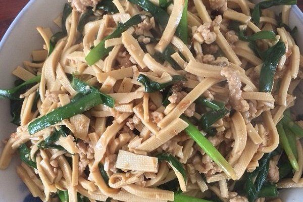 春韭炒豆皮 春韭炒豆皮
