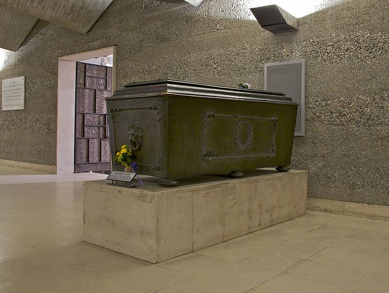 路易莎的棺墓