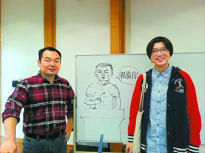 美術學院莊雪凡給李晨（左）畫了張漫畫